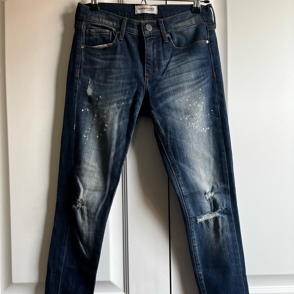 Stylish BR jeans with accent paint features